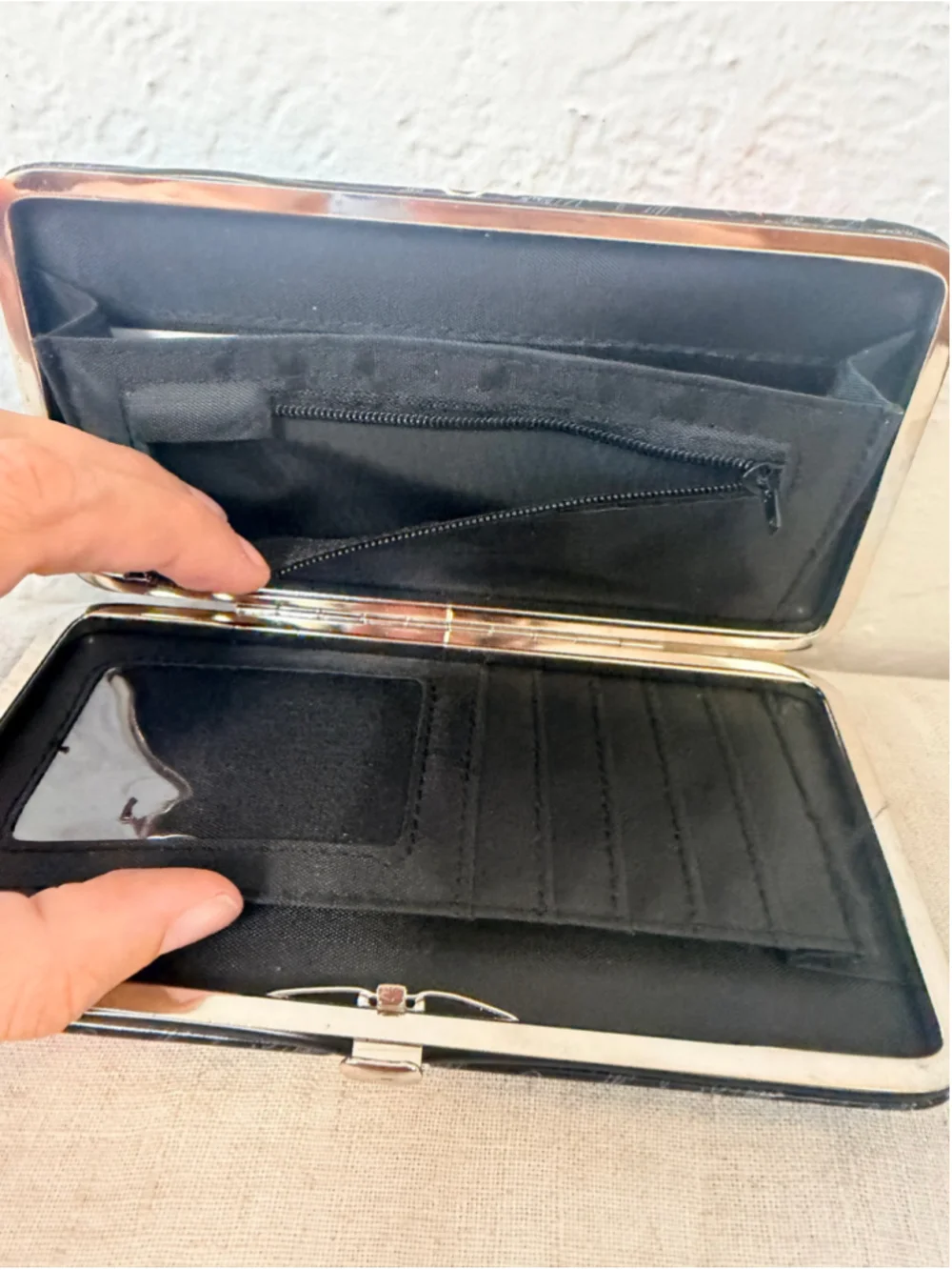 Marilyn Monroe Kissing Lips Women’s Wallet Clutch Billfold